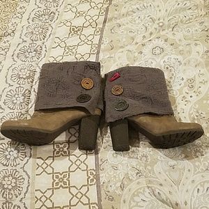 Muk Luks booties size 8